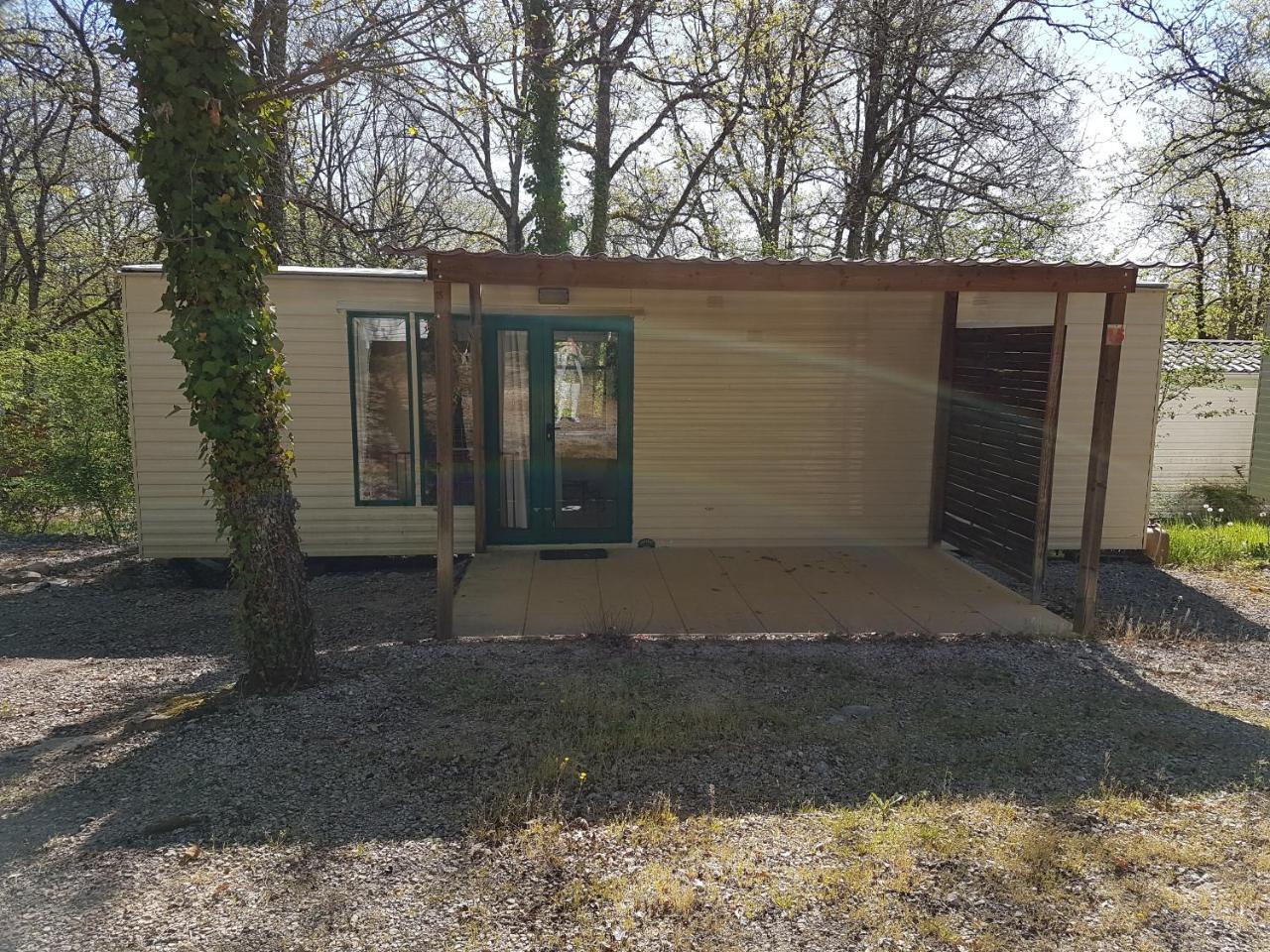 Camping Au Bois Dormant Hotel Chauffour-sur-Vell Exterior photo